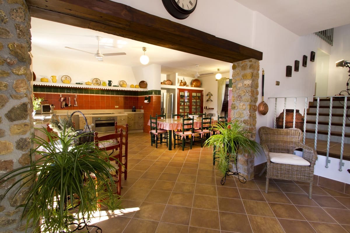 7 quarto Quinta/Casa Rural para venda em Archidona com piscina garagem - 1 200 000 € (Ref: 6226835)