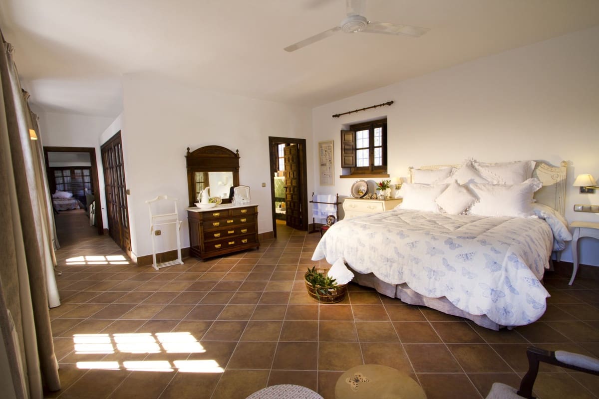 7 quarto Quinta/Casa Rural para venda em Archidona com piscina garagem - 1 200 000 € (Ref: 6226835)