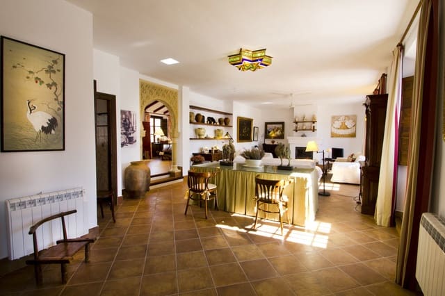 7 makuuhuone Maalaistalo myytävänä paikassa Archidona mukana uima-altaan 
autotalli - 1 200 000 € (Ref: 6226835)