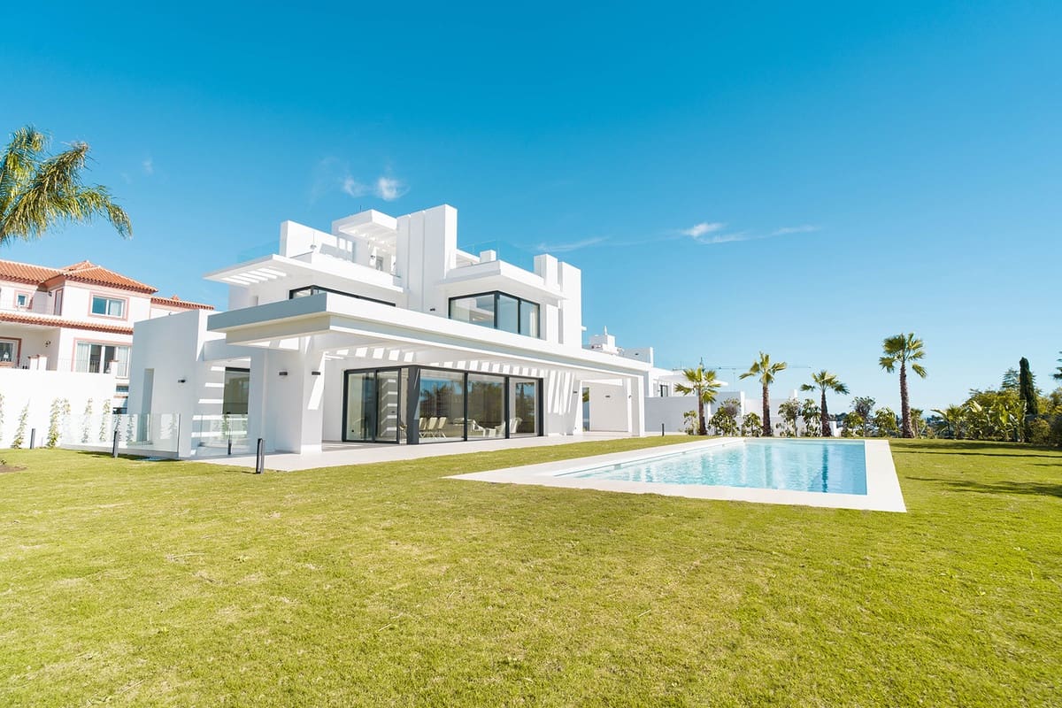 5 makuuhuone Huvila myytävänä paikassa Los Flamingos mukana uima-altaan 
autotalli - 3 350 000 € (Ref: 6590977)