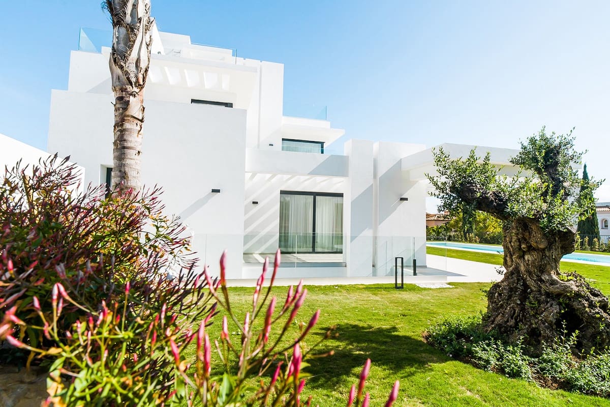 5 makuuhuone Huvila myytävänä paikassa Los Flamingos mukana uima-altaan 
autotalli - 3 350 000 € (Ref: 6590977)