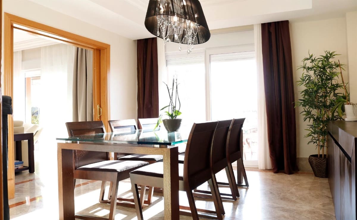 3 sypialnia Willa na sprzedaż w Marbella z basenem garażem - 1 650 000 € (Ref: 6729258)