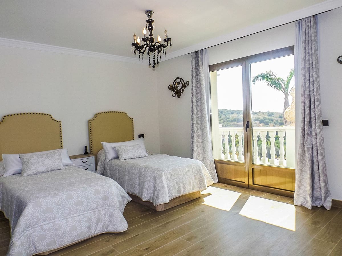 7 soverom Villa til salgs i Los Flamingos med svømmebasseng garasje - € 3 865 000 (Ref: 6754853)