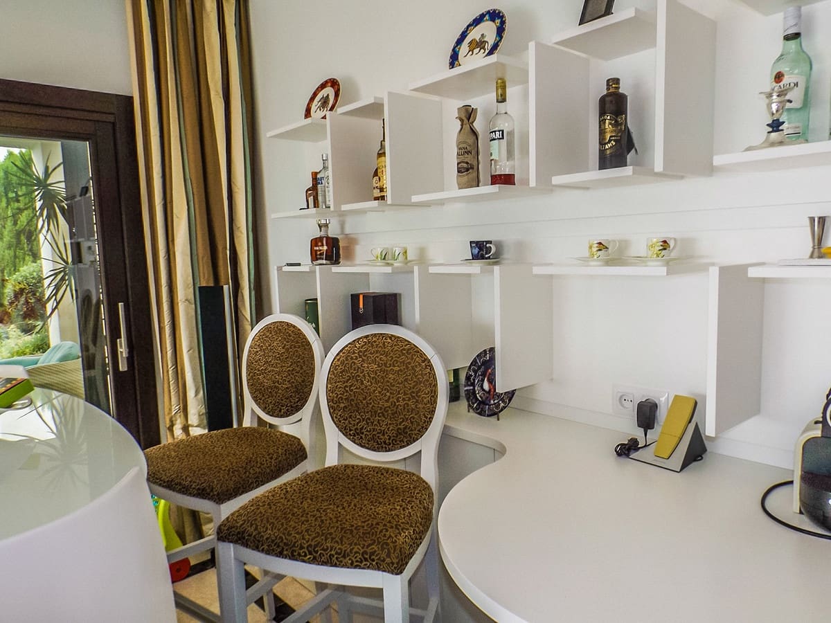 5 bedroom Villa for sale in Benahavis with pool garage - € 1,690,000 (Ref: 6759826)