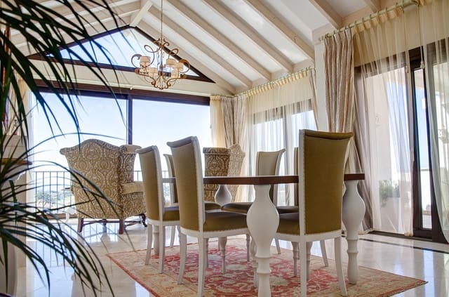 5 bedroom Villa for sale in Benahavís with pool garage - € 1,690,000 (Ref: 6759826)