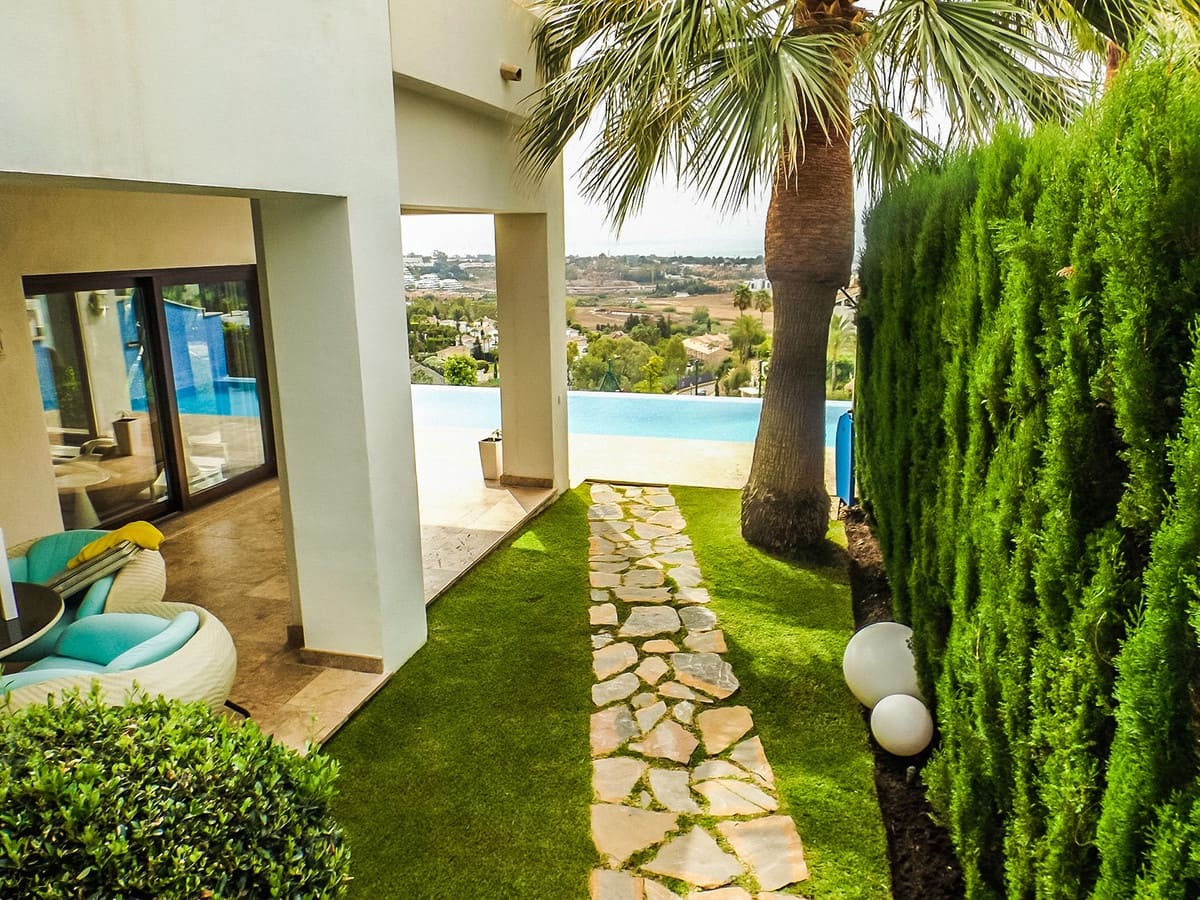 5 bedroom Villa for sale in Benahavis with pool garage - € 1,690,000 (Ref: 6759826)