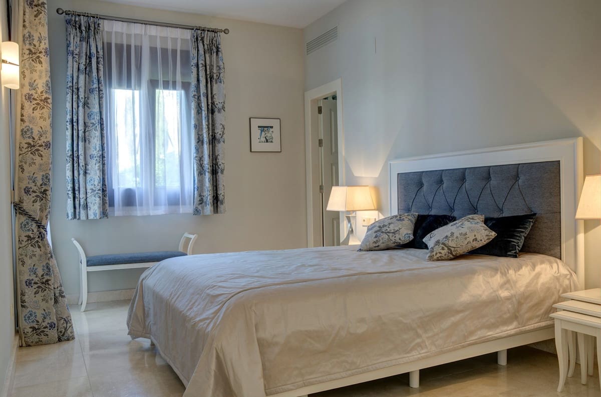 5 bedroom Villa for sale in Benahavis with pool garage - € 1,690,000 (Ref: 6759826)