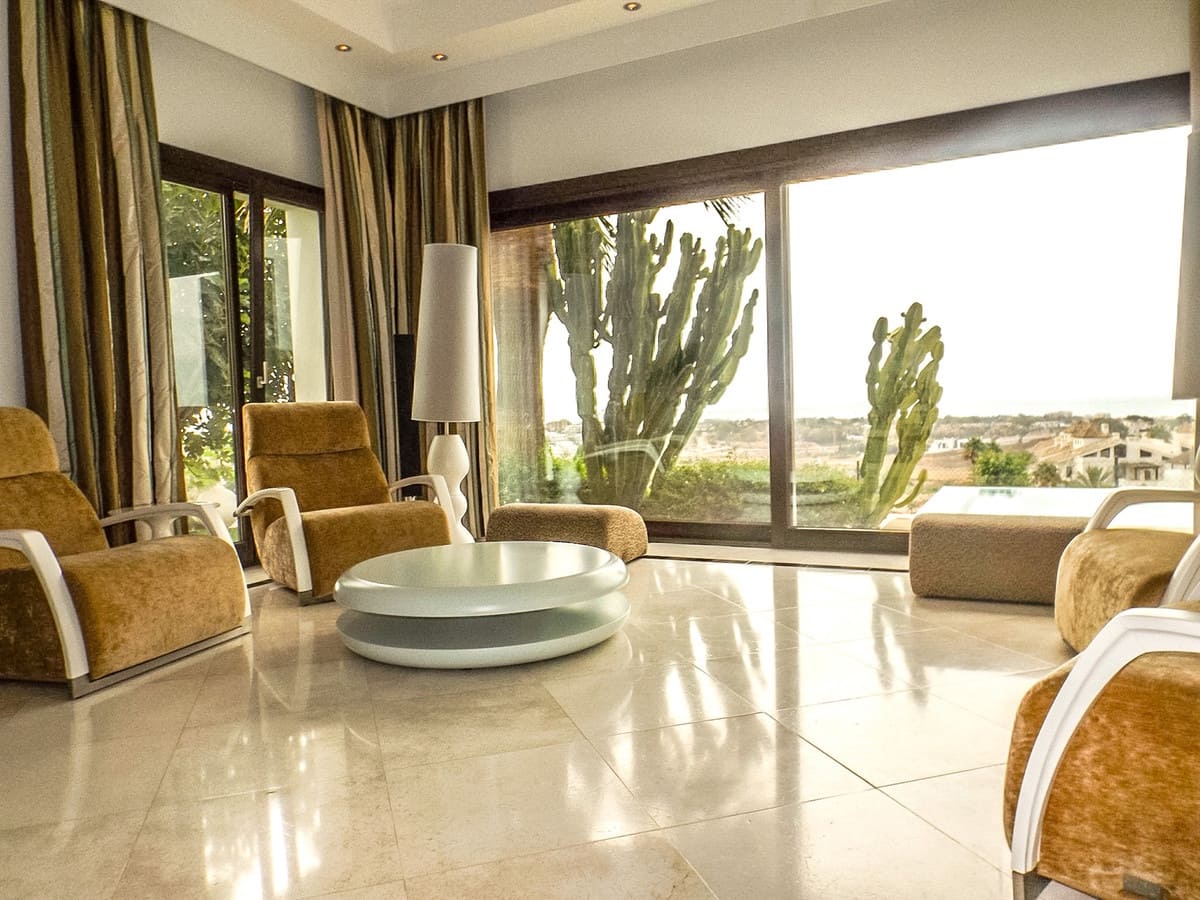 5 bedroom Villa for sale in Benahavis with pool garage - € 1,690,000 (Ref: 6759826)