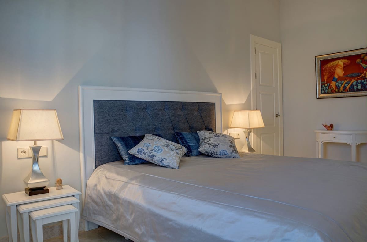 5 bedroom Villa for sale in Benahavis with pool garage - € 1,690,000 (Ref: 6759826)