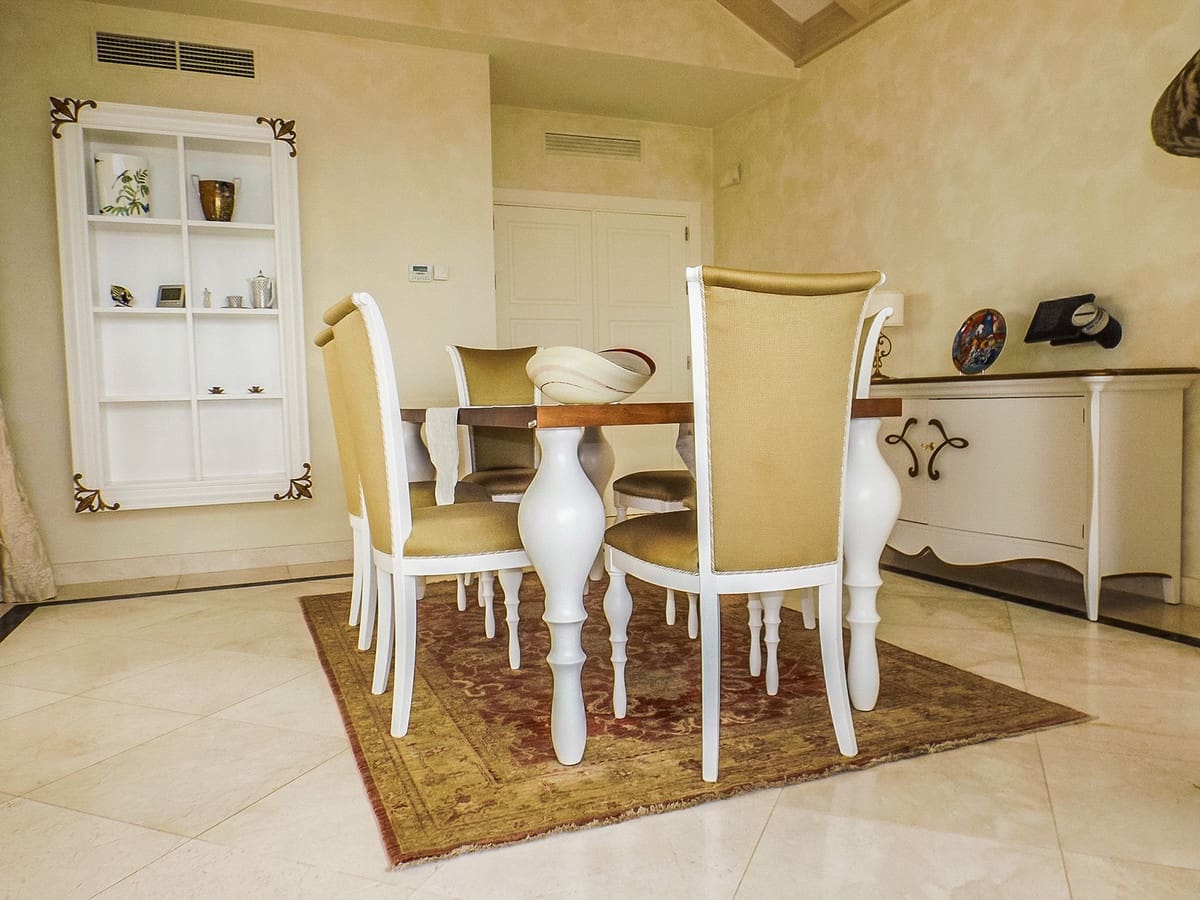 5 bedroom Villa for sale in Benahavis with pool garage - € 1,690,000 (Ref: 6759826)