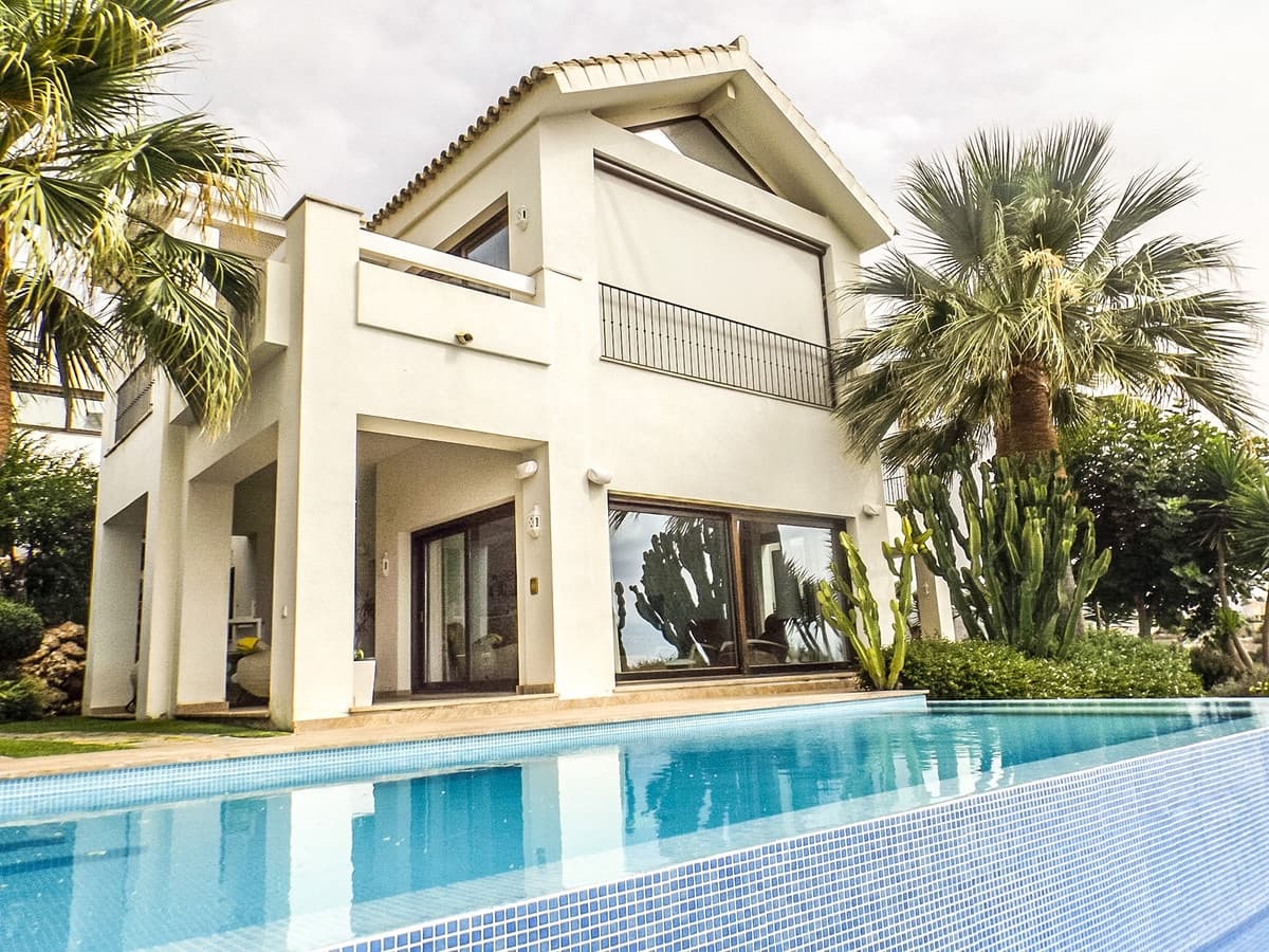 5 bedroom Villa for sale in Benahavis with pool garage - € 1,690,000 (Ref: 6759826)