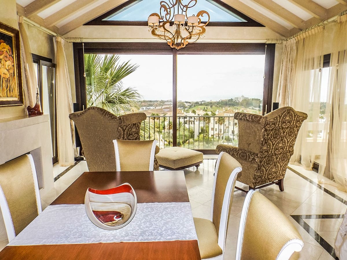 5 bedroom Villa for sale in Benahavis with pool garage - € 1,690,000 (Ref: 6759826)