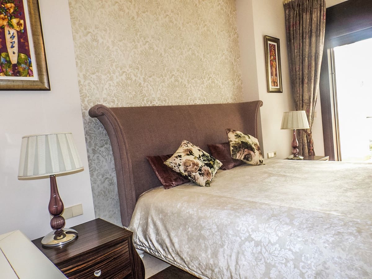 5 bedroom Villa for sale in Benahavis with pool garage - € 1,690,000 (Ref: 6759826)