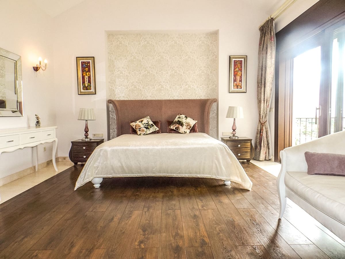 5 bedroom Villa for sale in Benahavis with pool garage - € 1,690,000 (Ref: 6759826)