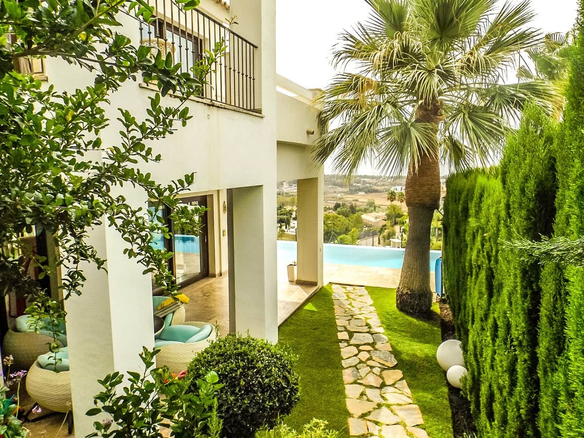 5 bedroom Villa for sale in Benahavis with pool garage - € 1,690,000 (Ref: 6759826)