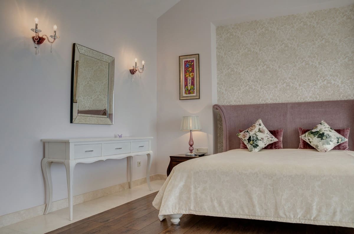 5 bedroom Villa for sale in Benahavis with pool garage - € 1,690,000 (Ref: 6759826)