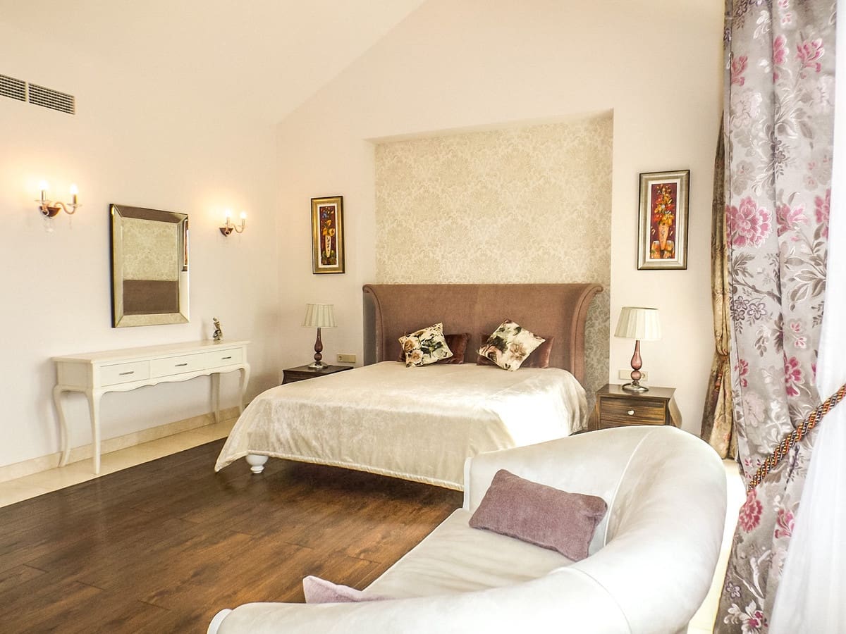 5 bedroom Villa for sale in Benahavis with pool garage - € 1,690,000 (Ref: 6759826)