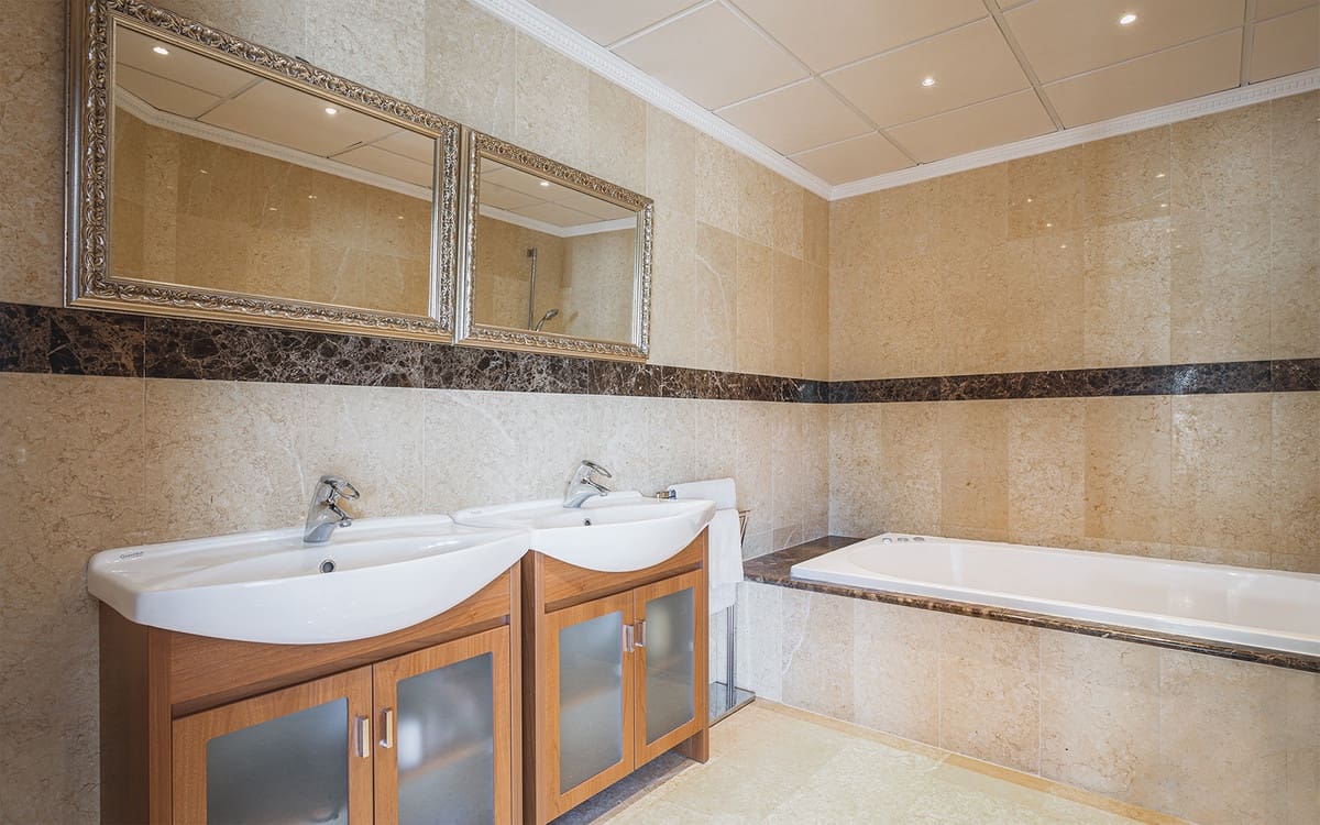 5 soveværelse Villa til salg i Los Flamingos med swimmingpool garage - € 3.250.000 (Ref: 6850151)