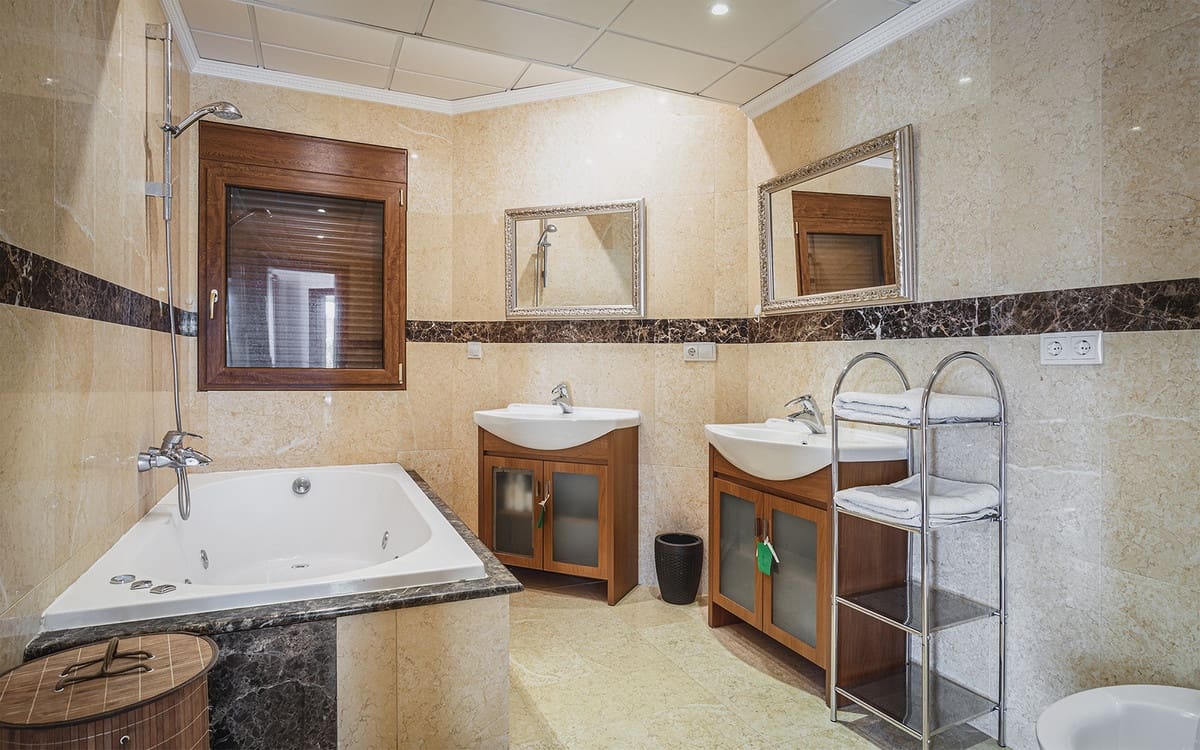 5 soveværelse Villa til salg i Los Flamingos med swimmingpool garage - € 3.250.000 (Ref: 6850151)