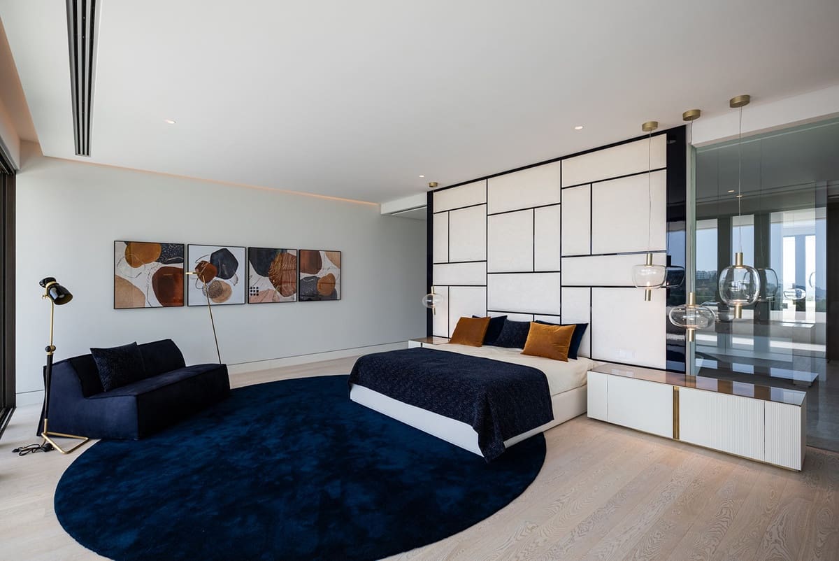 6 bedroom Villa for sale in Benahavis with pool garage - € 4,750,000 (Ref: 6863832)