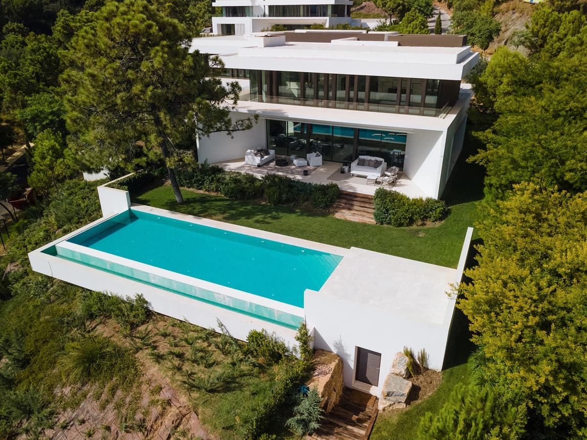 6 bedroom Villa for sale in Benahavis with pool garage - € 4,750,000 (Ref: 6863832)
