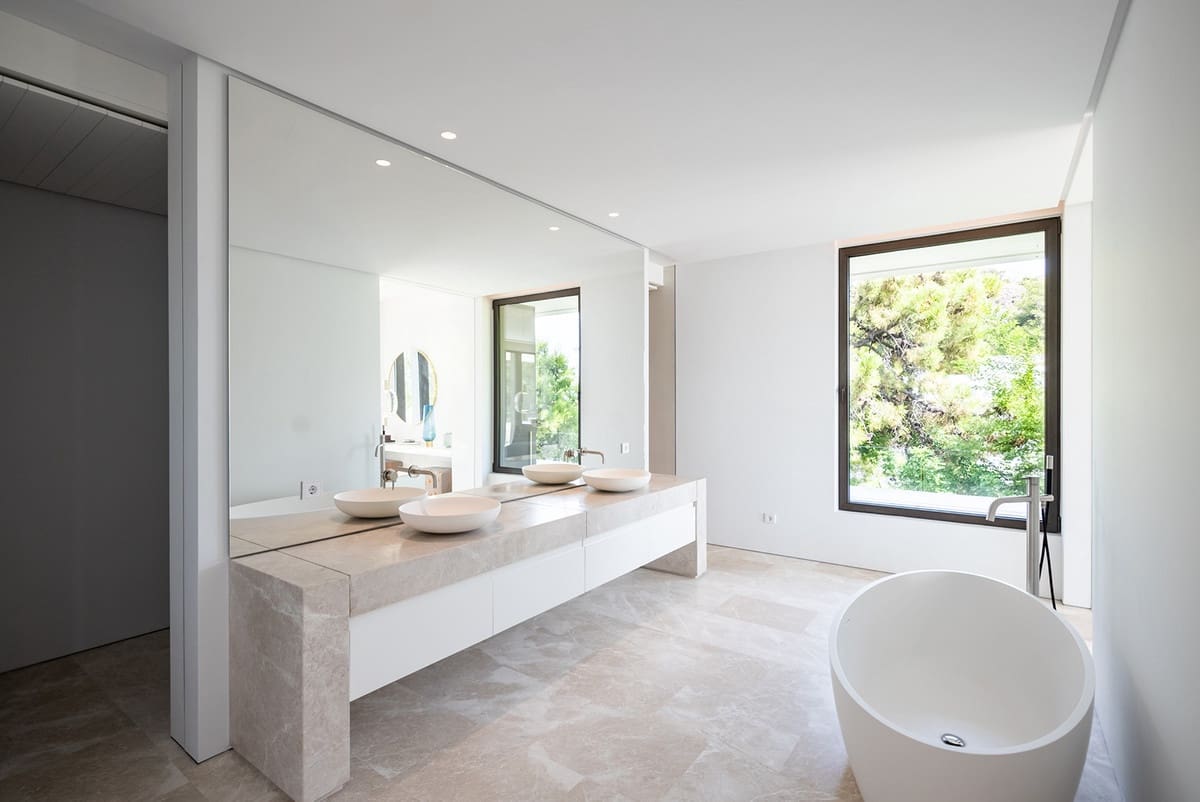 6 bedroom Villa for sale in Benahavis with pool garage - € 4,750,000 (Ref: 6863832)