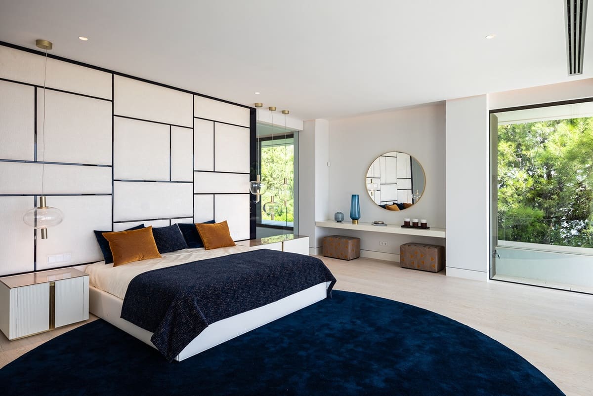 6 bedroom Villa for sale in Benahavis with pool garage - € 4,750,000 (Ref: 6863832)