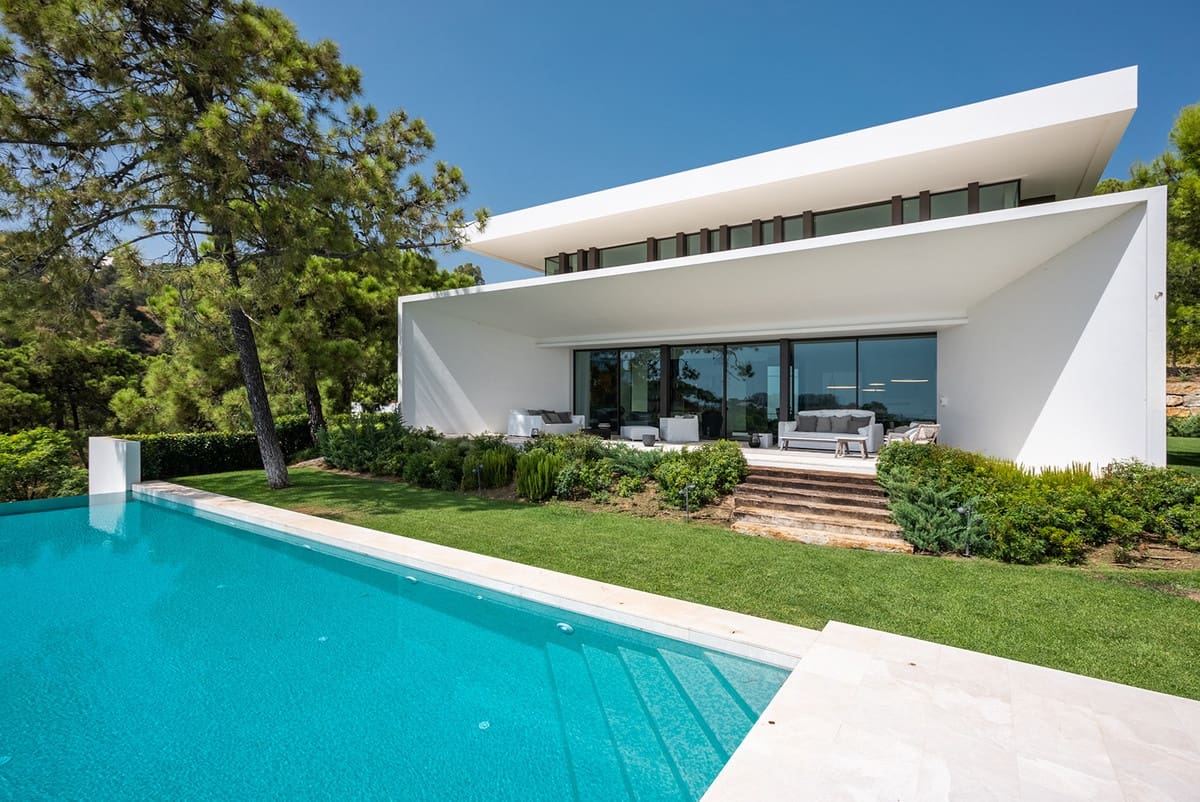 6 bedroom Villa for sale in Benahavis with pool garage - € 4,750,000 (Ref: 6863832)