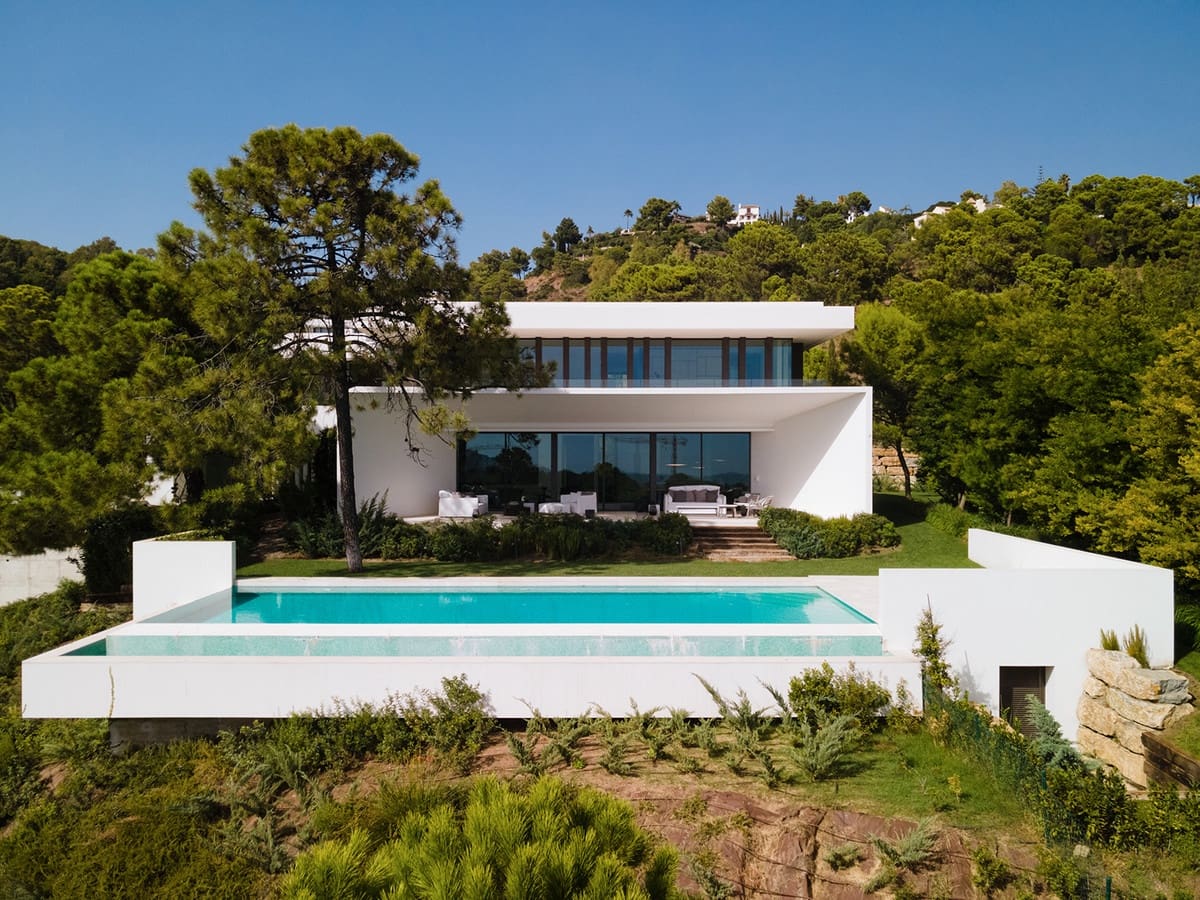 6 bedroom Villa for sale in Benahavis with pool garage - € 4,750,000 (Ref: 6863832)
