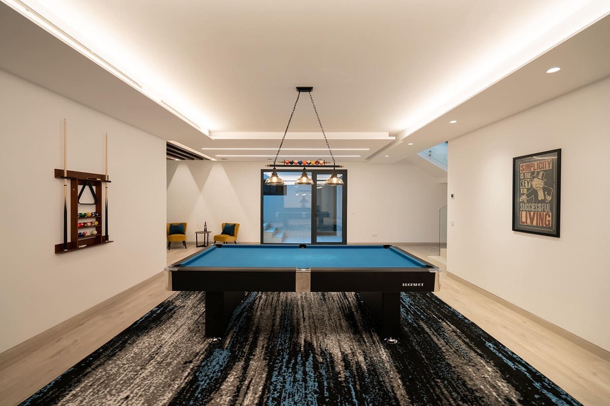 5 bedroom Villa for sale in Benahavis with pool garage - € 3,490,000 (Ref: 6863834)