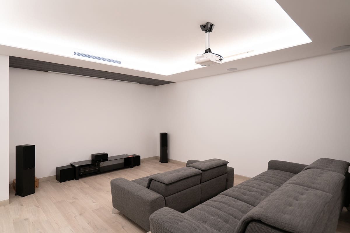 5 bedroom Villa for sale in Benahavis with pool garage - € 3,490,000 (Ref: 6863834)