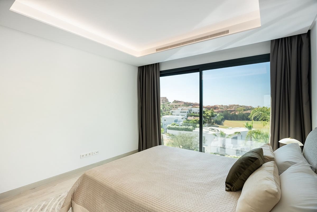 5 bedroom Villa for sale in Benahavis with pool garage - € 3,490,000 (Ref: 6863834)