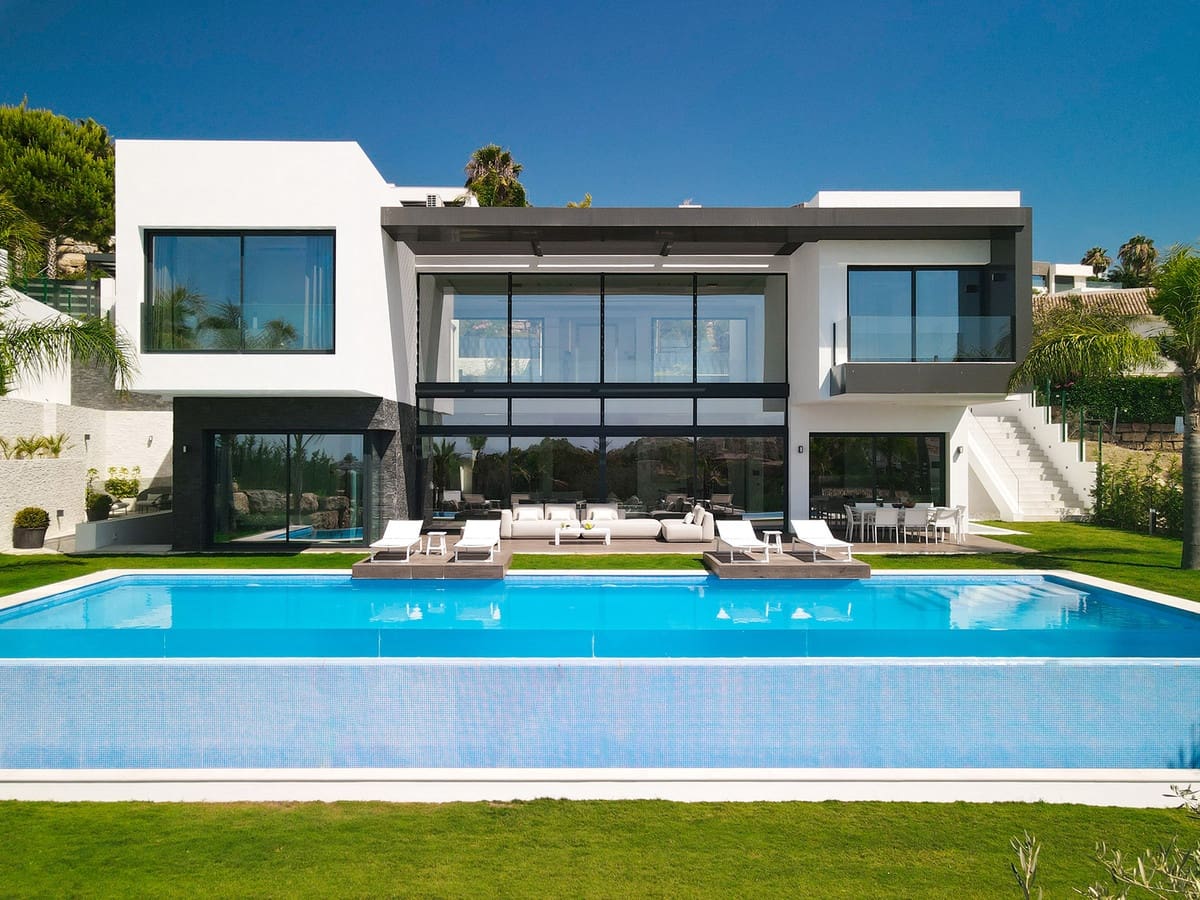 5 bedroom Villa for sale in Benahavis with pool garage - € 3,490,000 (Ref: 6863834)