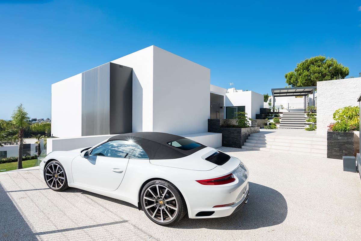 5 bedroom Villa for sale in Benahavis with pool garage - € 3,490,000 (Ref: 6863834)