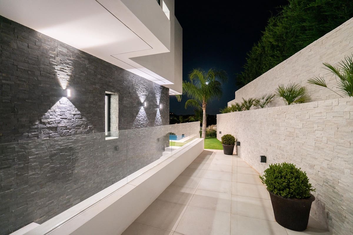 5 bedroom Villa for sale in Benahavis with pool garage - € 3,490,000 (Ref: 6863834)