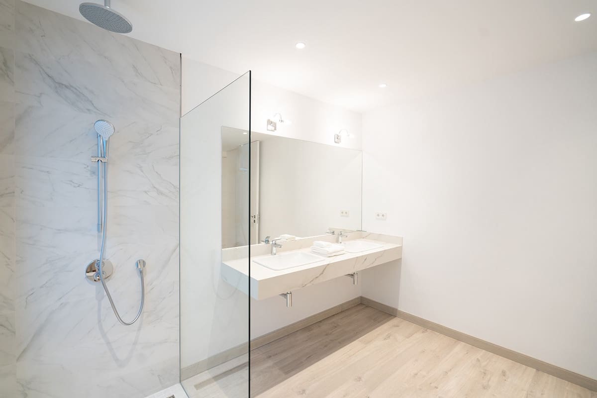 5 bedroom Villa for sale in Benahavis with pool garage - € 3,490,000 (Ref: 6863834)