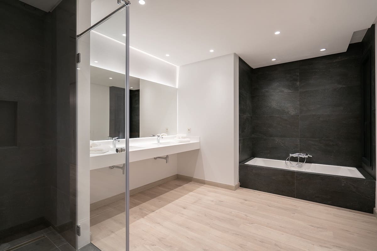 5 bedroom Villa for sale in Benahavis with pool garage - € 3,490,000 (Ref: 6863834)