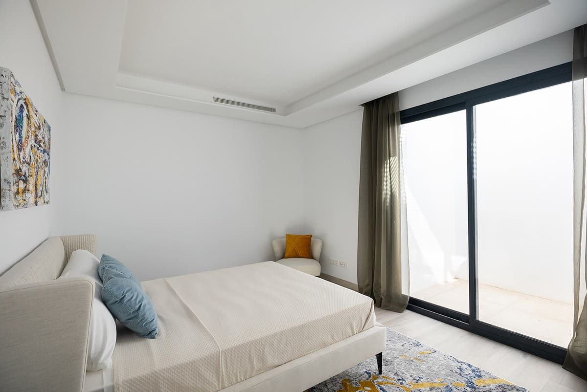 5 bedroom Villa for sale in Benahavis with pool garage - € 3,490,000 (Ref: 6863834)