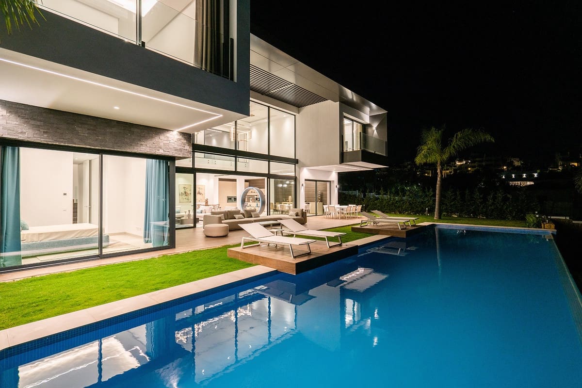 5 bedroom Villa for sale in Benahavis with pool garage - € 3,490,000 (Ref: 6863834)