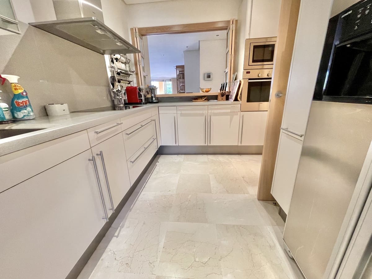 2 sypialnia Apartament na sprzedaż w Golden Mile z basenem garażem - 950 000 € (Ref: 6902227)