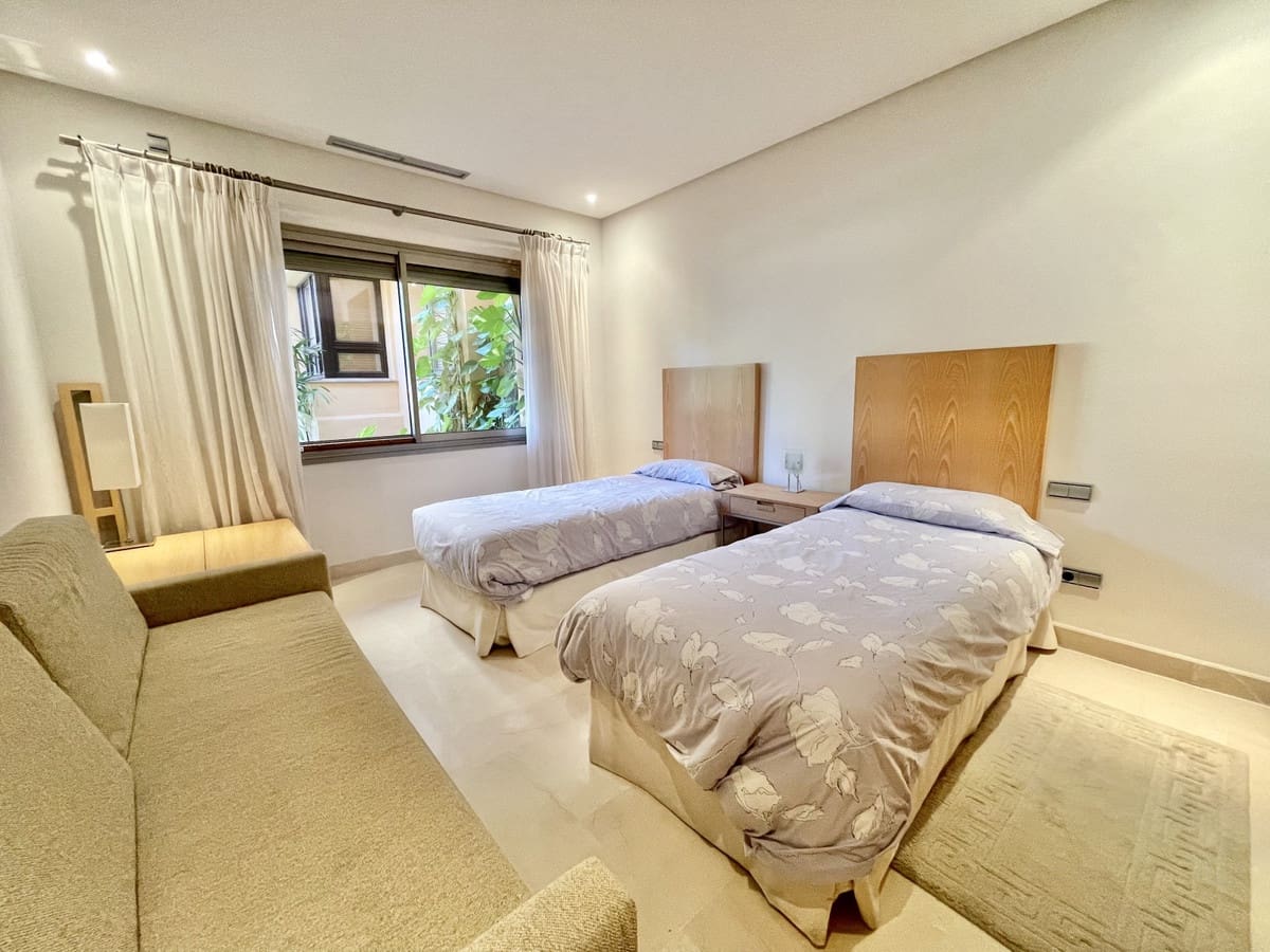 2 sypialnia Apartament na sprzedaż w Golden Mile z basenem garażem - 950 000 € (Ref: 6902227)