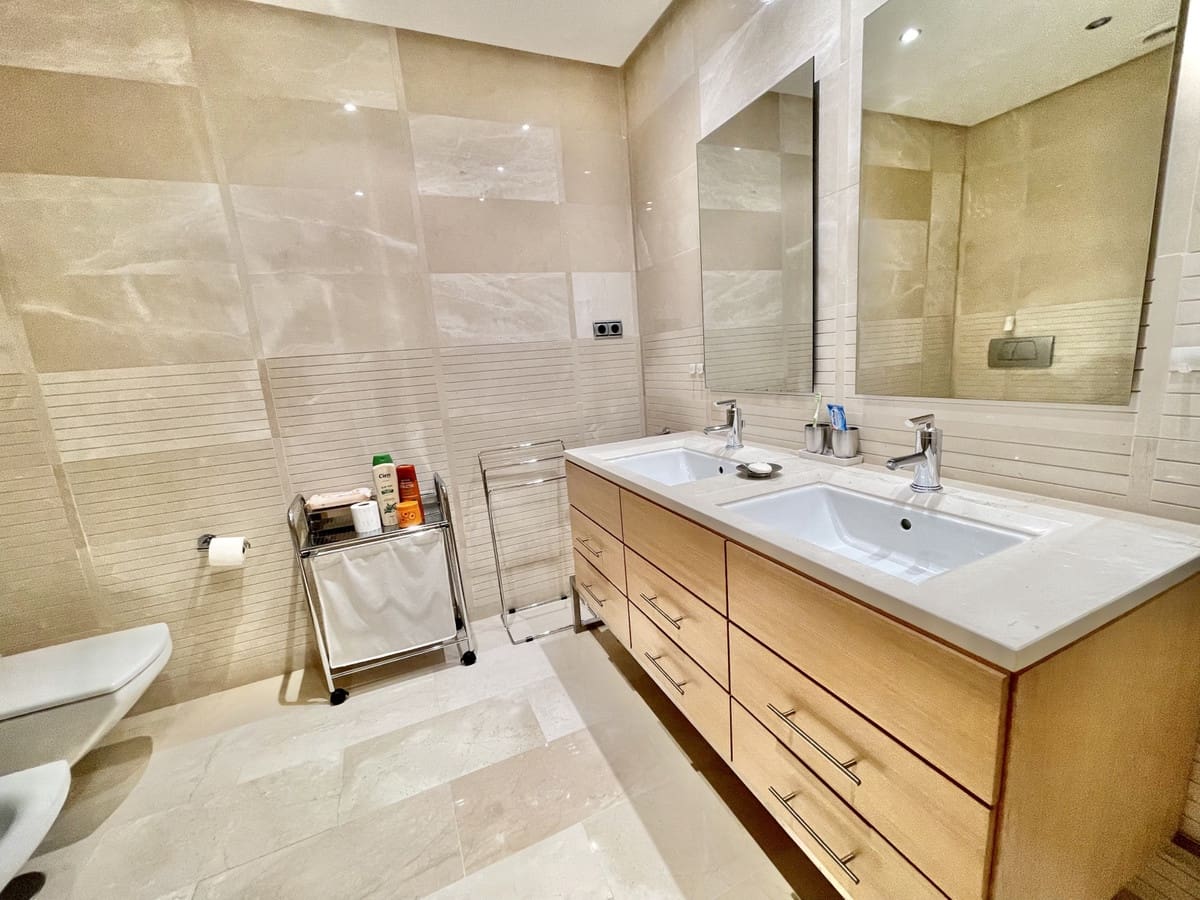 2 sypialnia Apartament na sprzedaż w Golden Mile z basenem garażem - 950 000 € (Ref: 6902227)