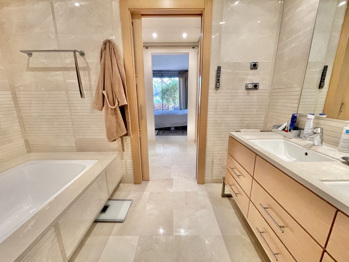 2 sypialnia Apartament na sprzedaż w Golden Mile z basenem garażem - 950 000 € (Ref: 6902227)