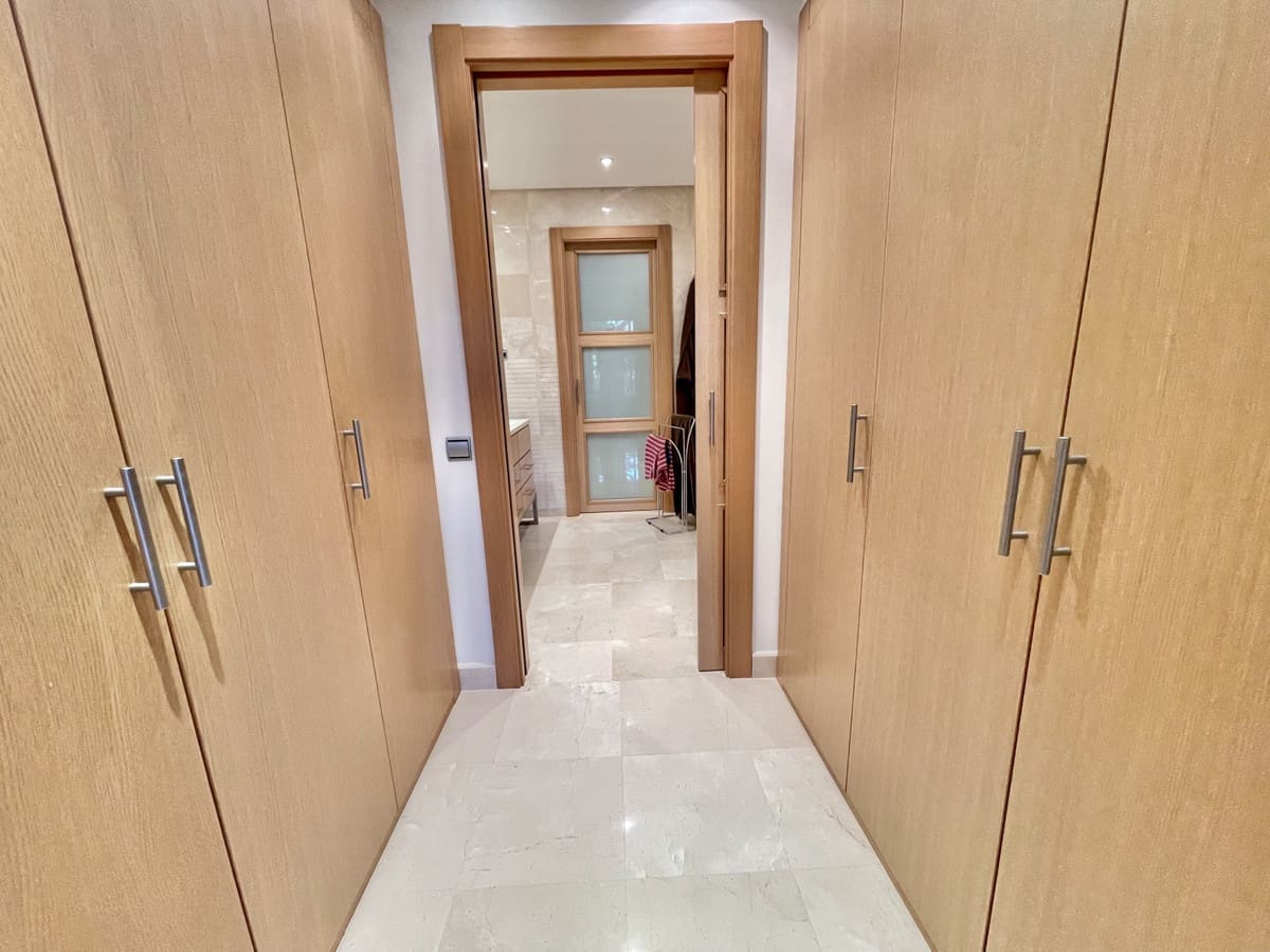 2 sypialnia Apartament na sprzedaż w Golden Mile z basenem garażem - 950 000 € (Ref: 6902227)