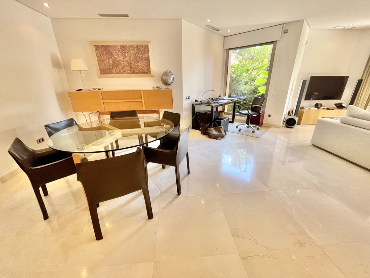 2 sypialnia Apartament na sprzedaż w Golden Mile z basenem garażem - 950 000 € (Ref: 6902227)