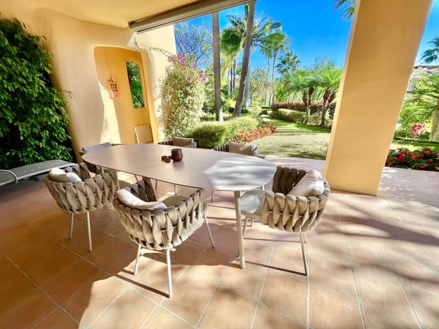 2 makuuhuone Huoneisto myytävänä paikassa Sierra Blanca, Marbella mukana uima-altaan 
autotalli - 950 000 € (Ref: 6902227)