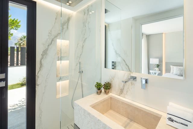 Chalet de 5 habitaciones en Nueva Andalucia, Marbella en venta con piscina garaje - 4.995.000 € (Ref: 6932781)