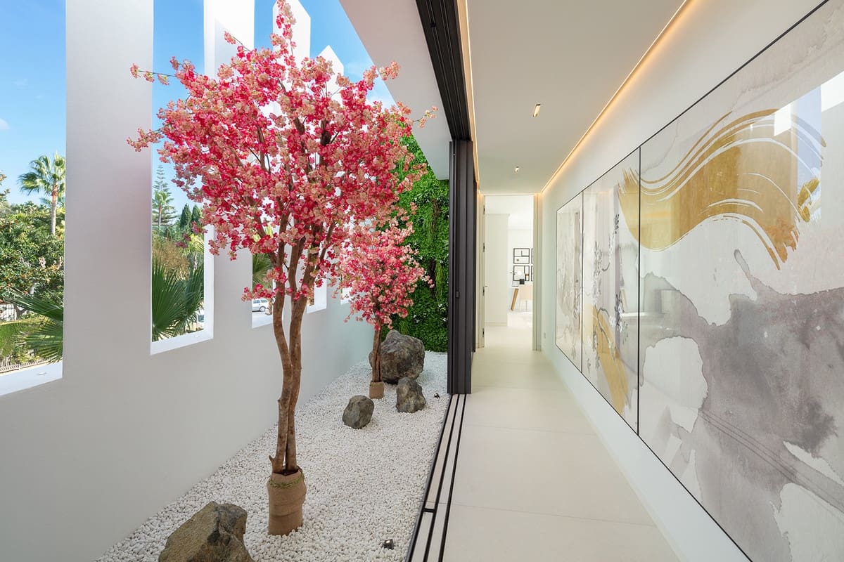 5 soverom Villa til salgs i Bahia de Marbella med svømmebasseng garasje - € 7 500 000 (Ref: 6932782)