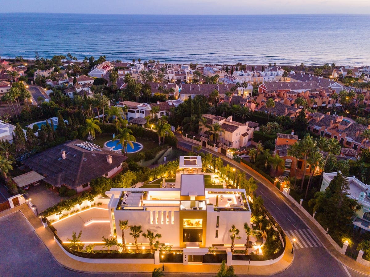 5 soverom Villa til salgs i Bahia de Marbella med svømmebasseng garasje - € 7 500 000 (Ref: 6932782)