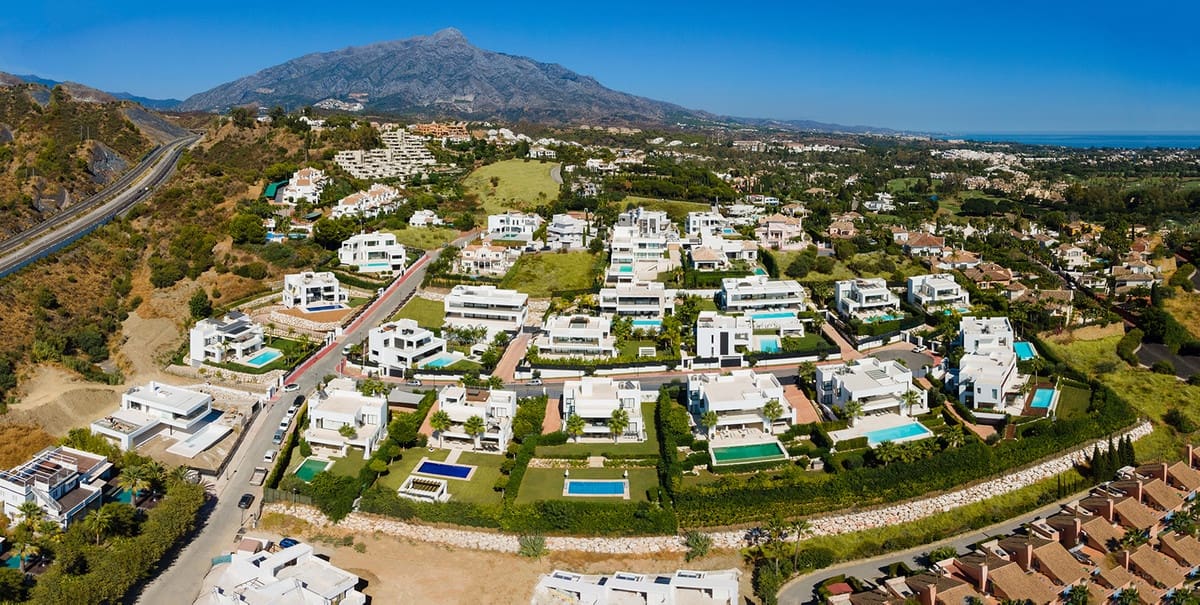 5 makuuhuone Huvila myytävänä paikassa Nueva Andalucia mukana uima-altaan 
autotalli - 3 150 000 € (Ref: 6943621)